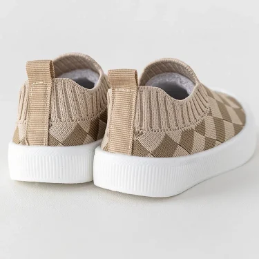 Baby shoes with soft soles, baby walking shoes, versatile, breathable, non slip sports shoes, spring and autumn new fashionable 2