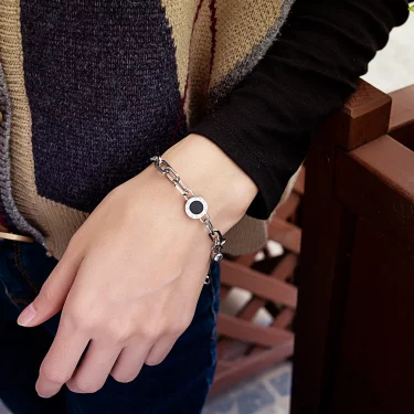 316L Stainless Steel New Fashion Upscale Jewelry Black Shell Round Roman Numerals Zircon Charm Thick Chain Bracelets For Women 4