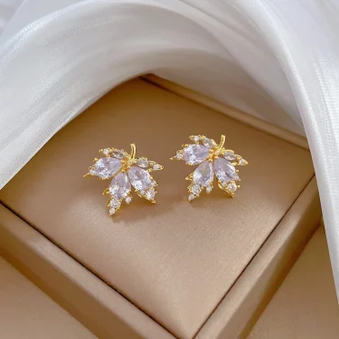 Fashion Micro-inlaid Necklace Earring Set Light Luxury Maple Leaf Personality Temperament Banquet Earrings Clavicle Chain 3