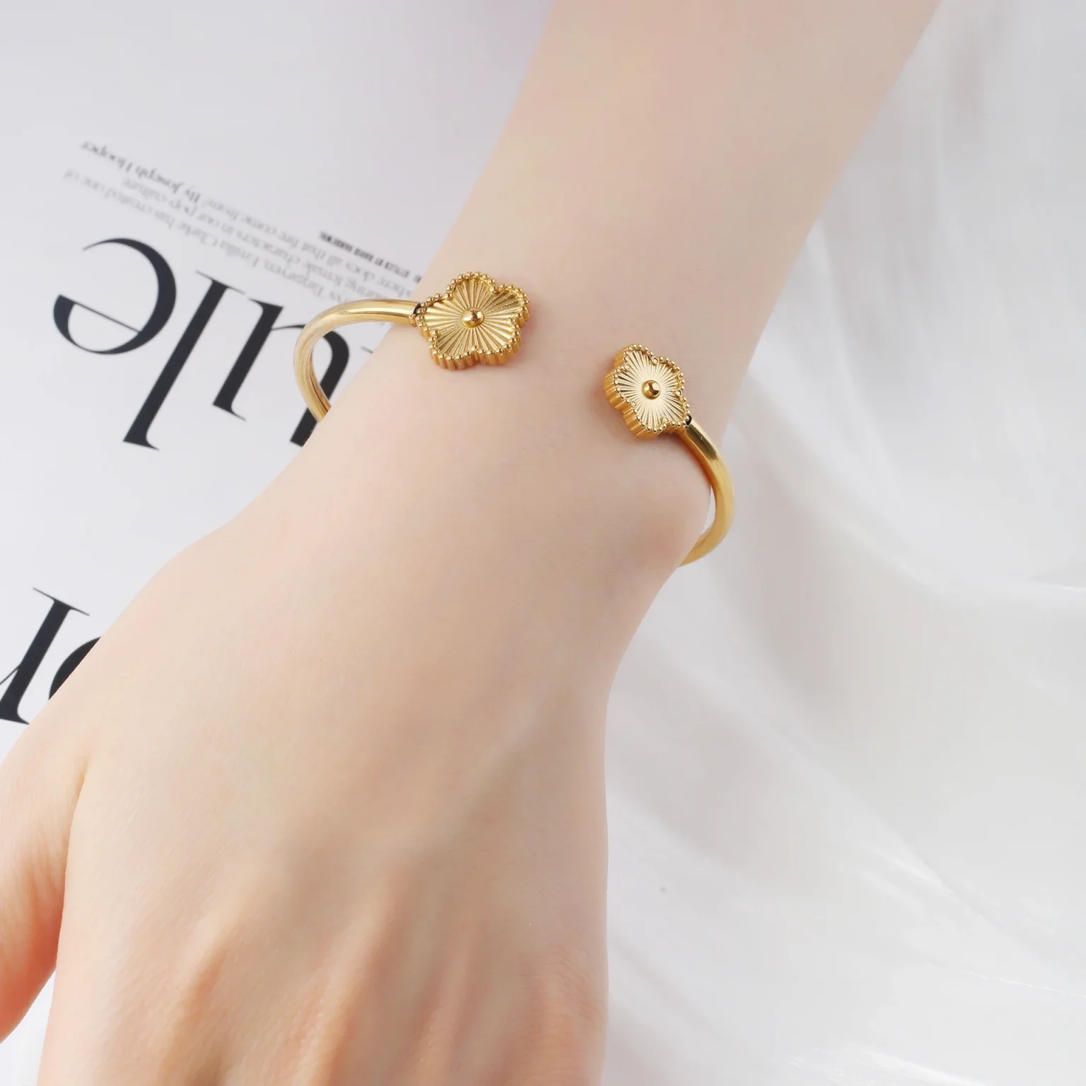 Simple Stainless Steel Shell Five-Leaf Flower OpenS Bangle Classic Luxury For Man Woman Daily Party Birthday Jewelry Gift Clover 6