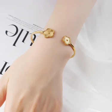 Simple Stainless Steel Shell Five-Leaf Flower OpenS Bangle Classic Luxury For Man Woman Daily Party Birthday Jewelry Gift Clover 6