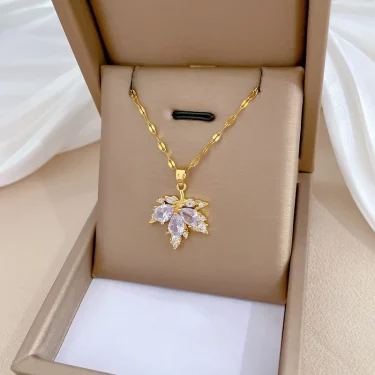 Fashion Micro-inlaid Necklace Earring Set Light Luxury Maple Leaf Personality Temperament Banquet Earrings Clavicle Chain 2
