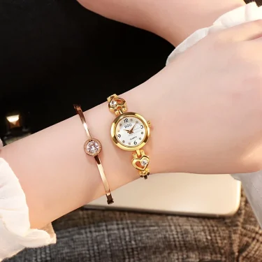 2024Fashion Women Heart Bracelet Watch Rose Gold Quartz Watch Wristwatch Women Dress Casual Bracelet Watches Clothes Accessories 5