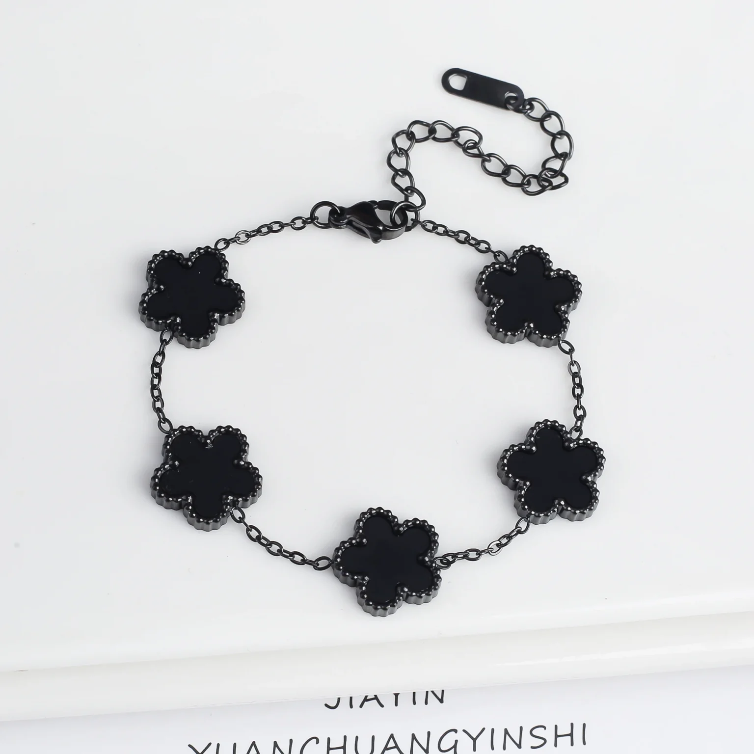 Light Luxury Stainless Steel Hot Sale Black and White Shell Five Leaf Flower Bracelet Simple Woman Fashion Daily Party Jewelry C 3
