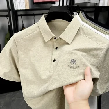 New Men's Business Casual Short Sleeved Shirt with Badge Solid Color Polo Shirt Fashionable Breathable Comfortable Versatile Top 4