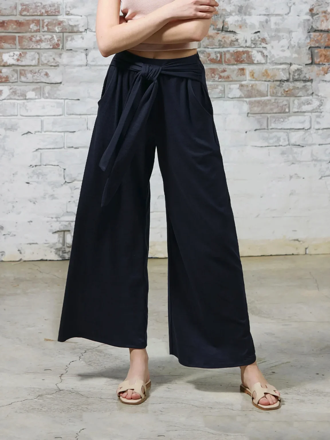 Autumn Winter Fashionable Women's Sports Wide-leg Pants Solid Color Drape Lace-up Trousers Casual And Comfortable Yoga Trousers 5