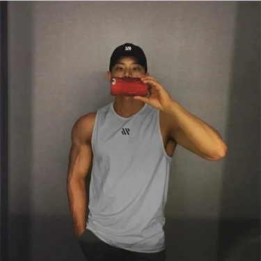 2025 Mens fitness gyms Tank top men Fitness sleeveless shirt Male mesh breathable Sports vest Undershirt Gyms Running vest men 4