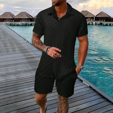 A summer men's beach set featuring a simple solid color short-sleeved shirt with a checkered pattern and drawstring shorts 2
