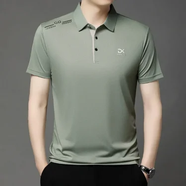 New Men's Business Casual Short Sleeved Shirt with Badge Solid Color Polo Shirt Fashionable Breathable Comfortable Versatile Top 2