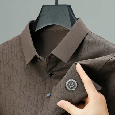 New Men's Business Casual Short Sleeved Shirt with Badge Solid Color Polo Shirt Fashionable Breathable Comfortable Versatile Top 2