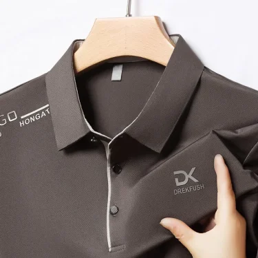 New Men's Business Casual Short Sleeved Shirt with Badge Solid Color Polo Shirt Fashionable Breathable Comfortable Versatile Top 3