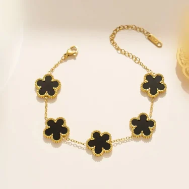 Light Luxury Stainless Steel Hot Sale Black and White Shell Five Leaf Flower Bracelet Simple Woman Fashion Daily Party Jewelry C 1