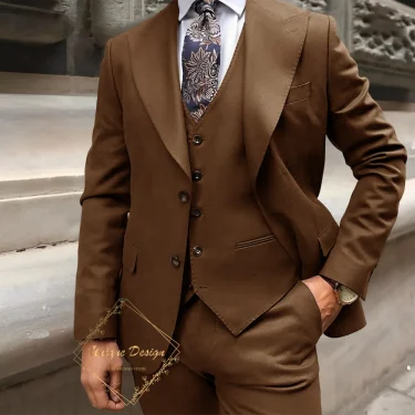 Classic brown men's suit 3-piece set peak lapel jacket vest pants slim fit attire for formal meeting wedding prom party concert 1