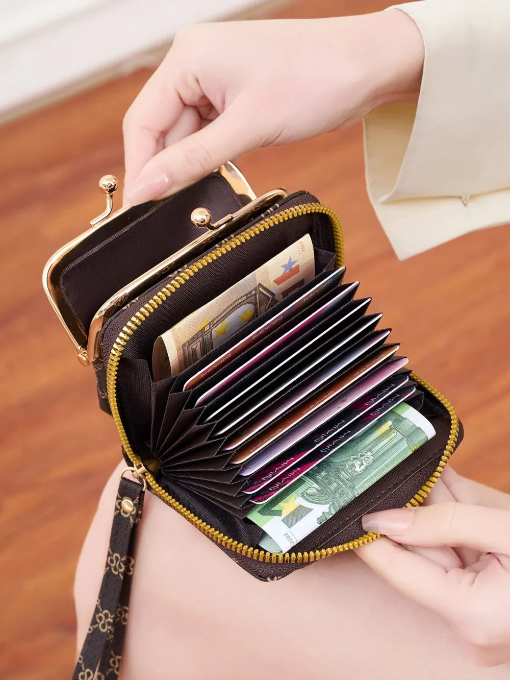Women's Wallet Fashion Print Short Coin Purse Retro Multi-function Accordion Card Holder Money Clip with Wristband and Kiss Lock 2
