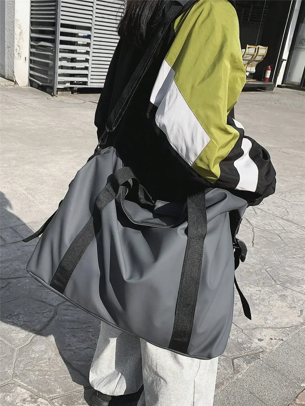 Handheld travel bag, large capacity sports and fitness bag, lightweight storage luggage bag, shoulder strap travel bag 3