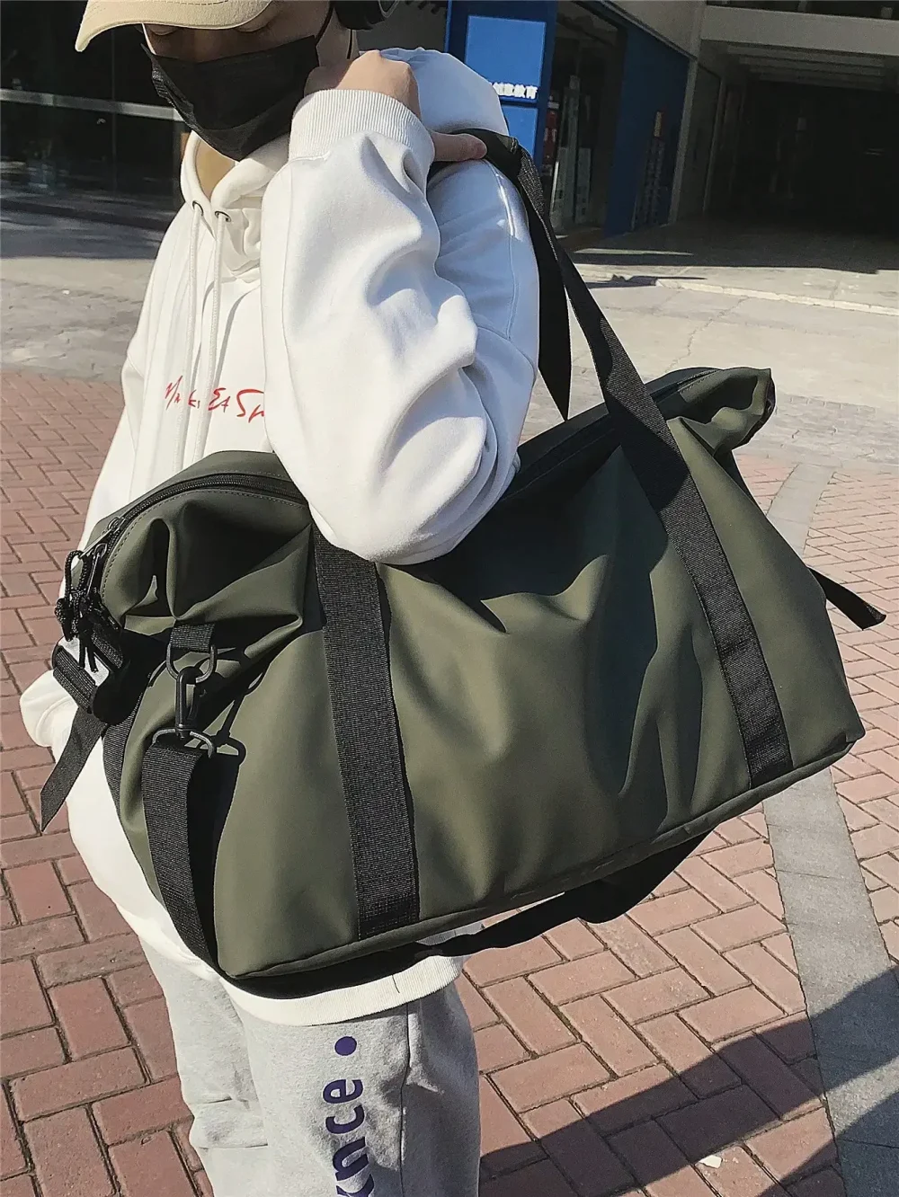 Handheld travel bag, large capacity sports and fitness bag, lightweight storage luggage bag, shoulder strap travel bag 6